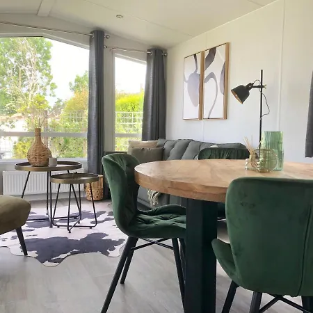 579 Op Recreatiepark De Wielen Chalet